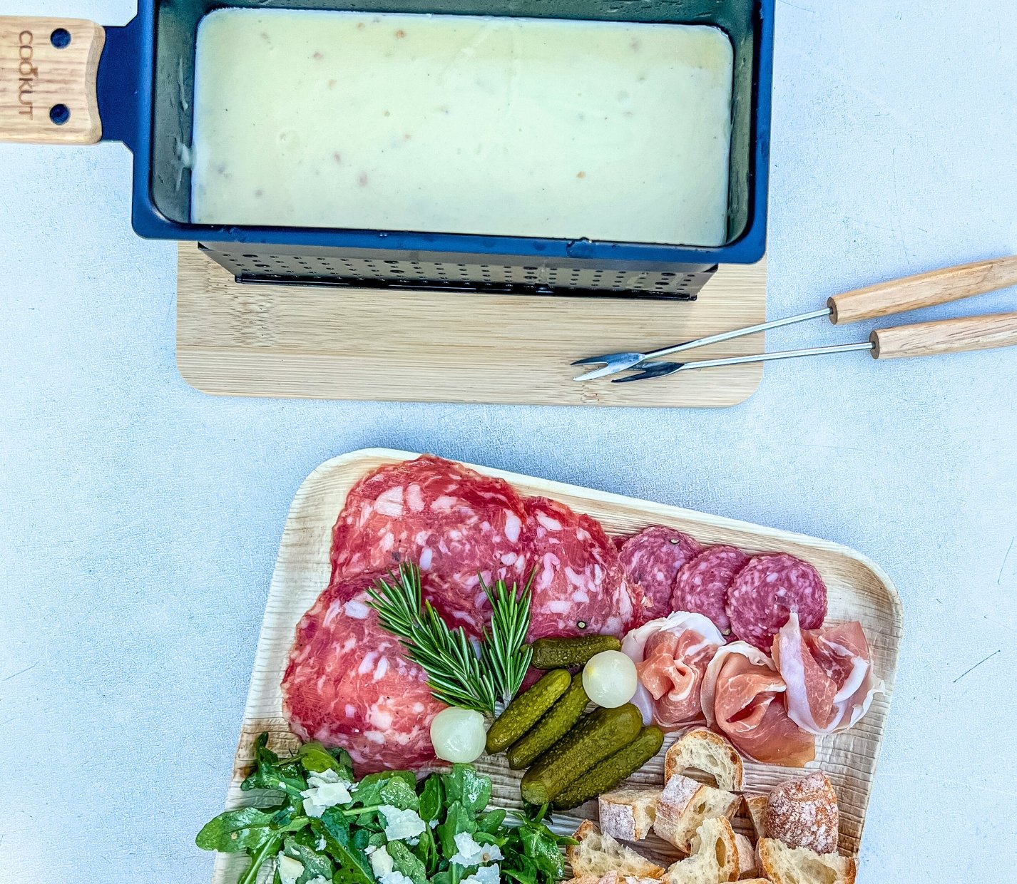 A pot of fondue for 2 and accompaniments 